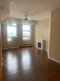 ONE BEDROOM AVAILABLE DOWNTOWN - CLEAN AND SAFE BUILDING