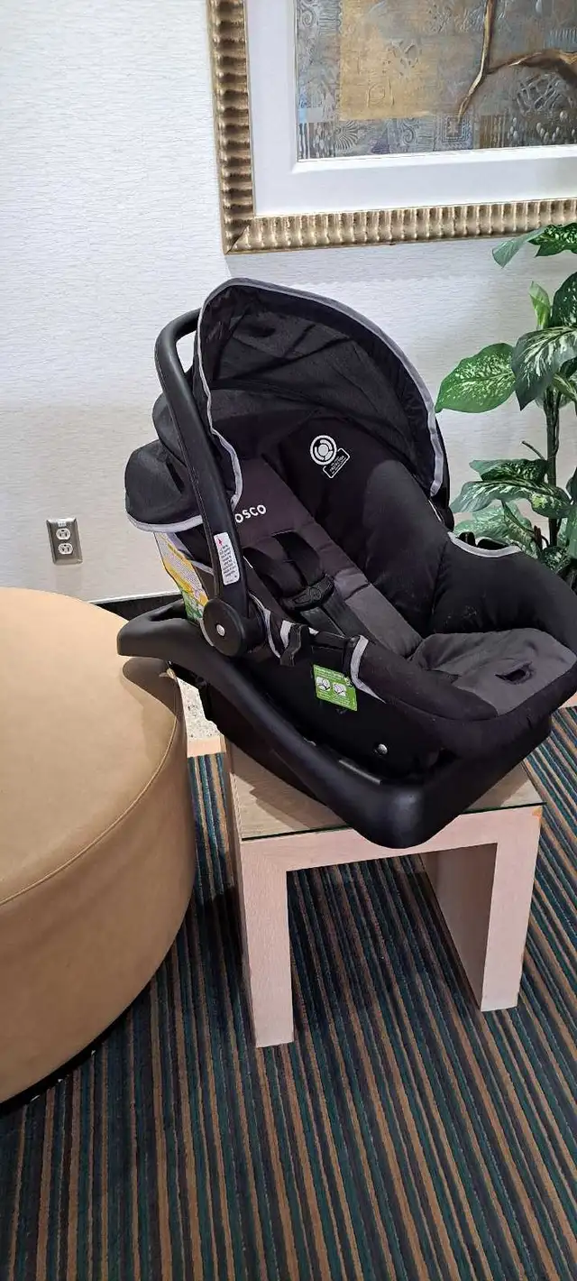 Siège d'auto pour enfants de 3-8ans  in Clothing - 3-6 Months in City of Montréal - Image 6