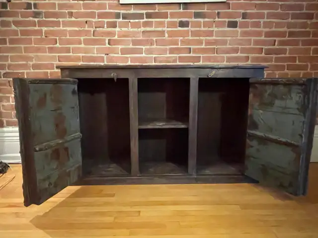 Rustic Industrial Cabinet with Antique Doors (Reclaimed Wood) in Hutches & Display Cabinets in City of Montréal - Image 7