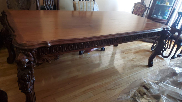 Antique dining room table with lion design/ table de salle à man dans Mobilier de salle à manger et cuisine  à Ville de Montréal