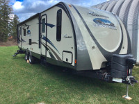 2013 Coachmen Freedom Express 297RLDS travel trailer c/w 2 slide