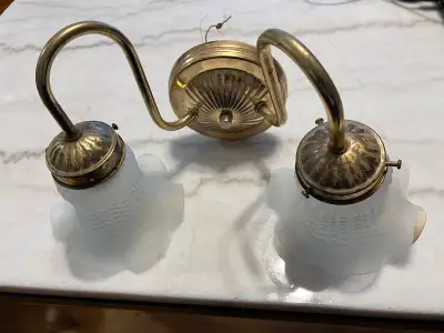 Double Bulb Light Fixture Vintage Brass (Oxided Look) Takes 2 regular light bulbs. Works perfectly....