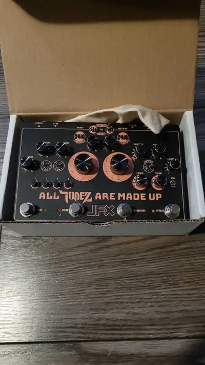 Fantastic synth type pedal. Think, Earthquaker Devices Data Corrupted on steroids. Based on the very...