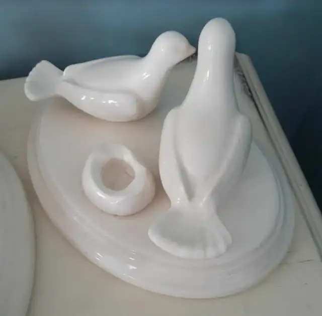 Pair of white porcelain bird couple candle holders in Arts & Collectibles in Markham / York Region - Image 3