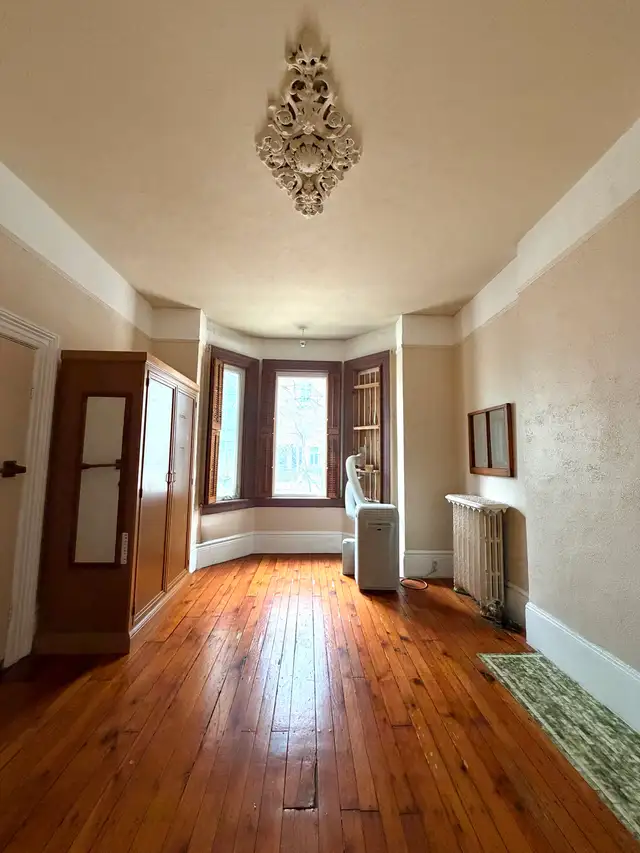 Private Room in Downtown - All Utilities Included - Female Only