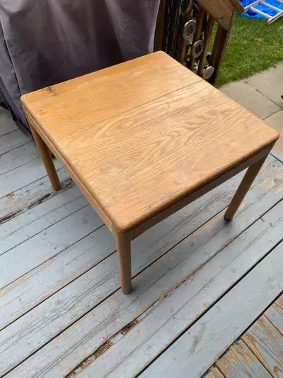 COFFEE TABLE OR END TABLE. VERY STURDY. 21.5” X H = 26” X L = 26” X W. $ 25.00. 780-265-6566