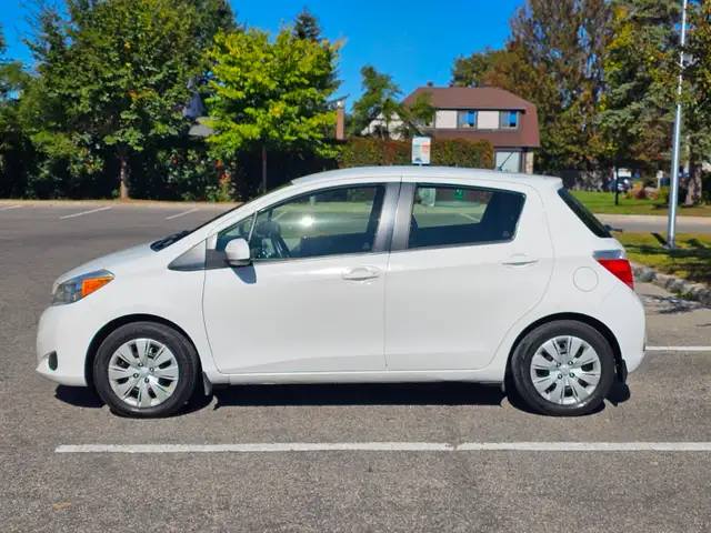 Toyota Yaris 2013 LE Hatchback, Only 116,000 km, Clean