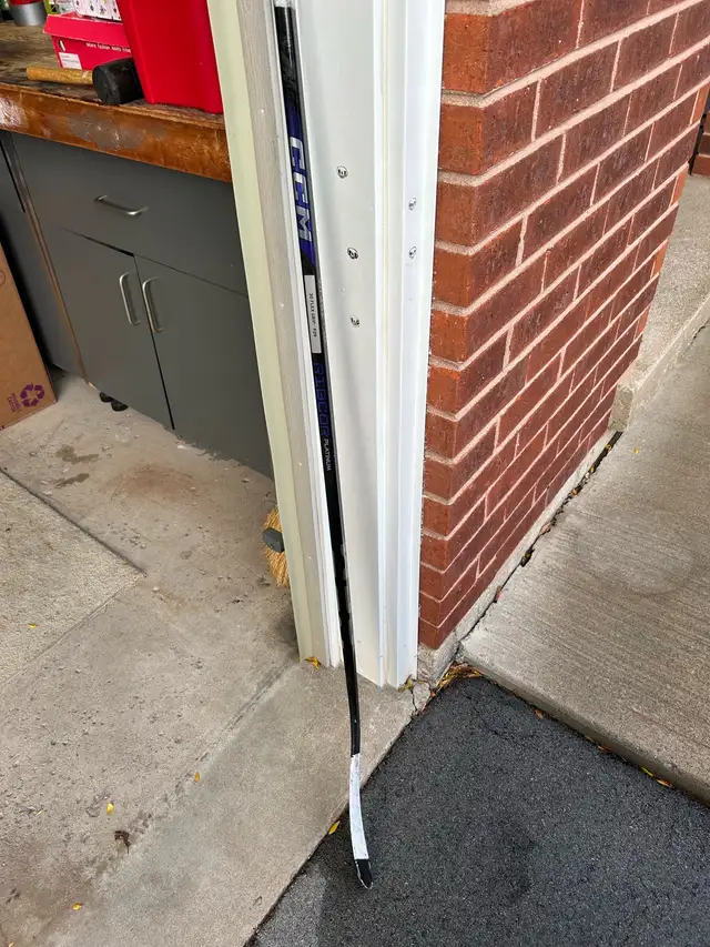 Hockey Stick in Hockey in St. Catharines - Image 4