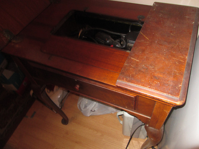 antique machine coudre singer meuble prix?? dans Autre  à Laval/Rive Nord - Image 2