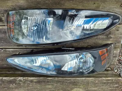 2004-2008 Grand Prix headlights with new bulbs, polished up nice. Selling as a pair only