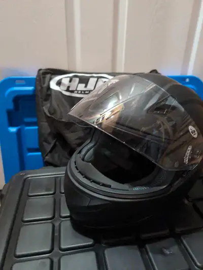 Helmet in great shape. Paid over 200 when bought new. Comes in box with mesh bag