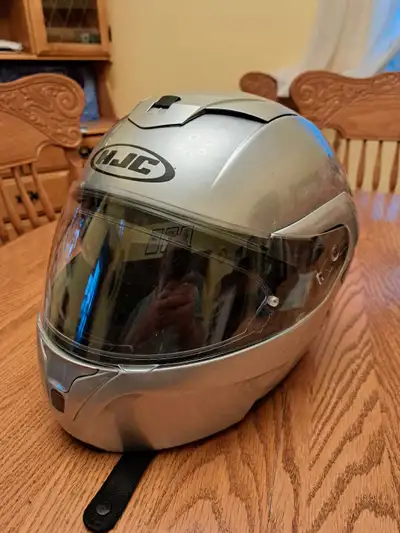 Modular helmet with pinlock visor. Built in sun shade. Size Large.