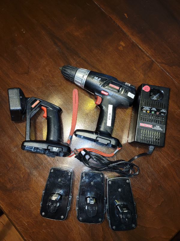 Craftsman 18 Volt set, needs batteries in Power Tools in Saskatoon