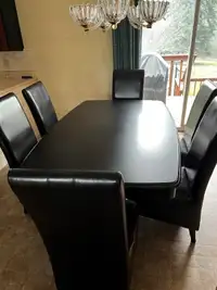 Beautiful Dark Wood Kitchen Table and Six Chairs