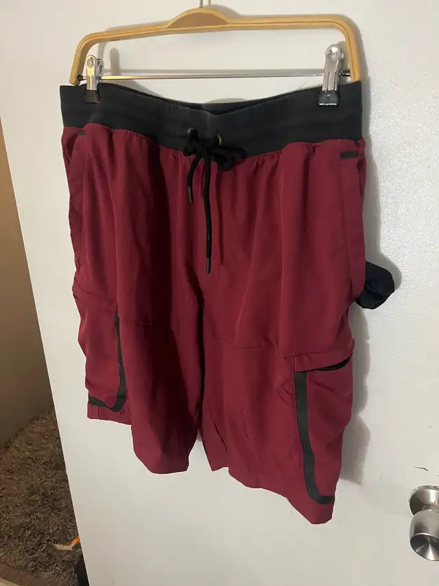 Under Armour Men's Shorts size XL 