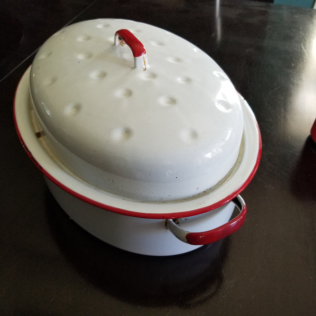 Vintage TURKEY ENAMEL Roasting Pan w Lid White with Red ROASTER in Kitchen & Dining Wares in Hamilton