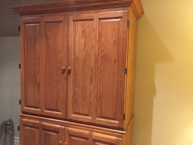 Solid oak wardrobe / custom made 2 pieces in Dressers & Wardrobes in City of Toronto - Image 4