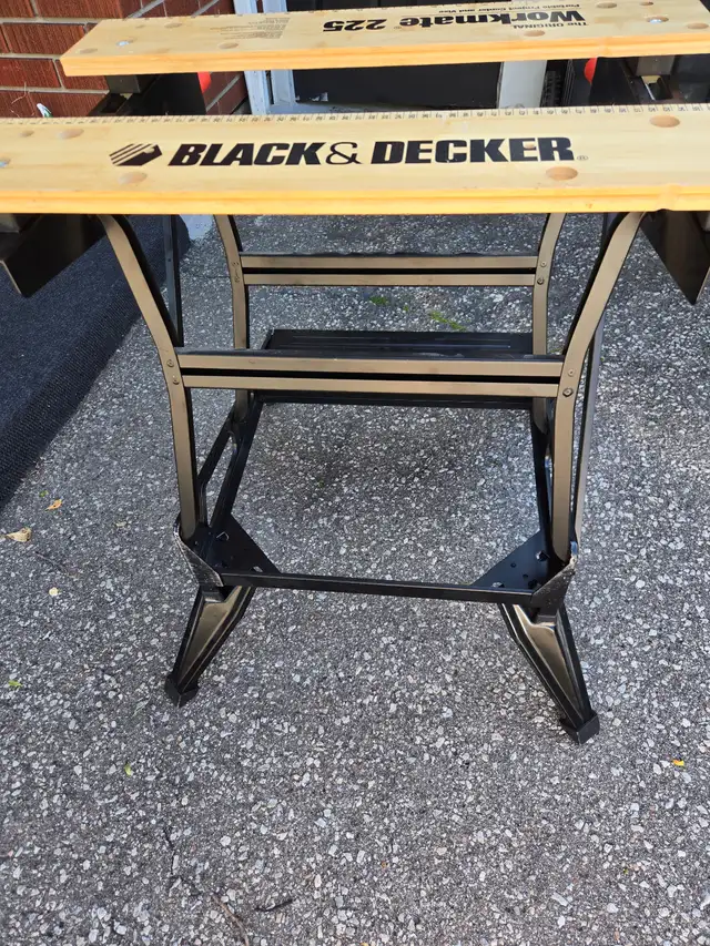 BLACK DECKER Portable Work Bench and Vise in Tool Storage & Benches in City of Toronto - Image 9