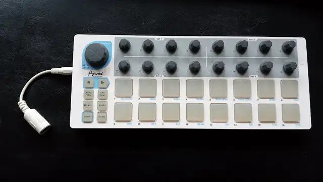 Arturia Beatstep Controller & Sequencer for Synthesizers in Pianos & Keyboards in City of Halifax - Image 2