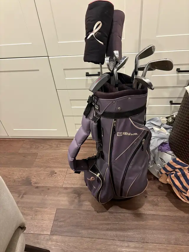 women’s right handed golf clubs and bag  in Golf in Guelph - Image 2