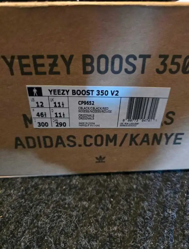 YEEZY 350 V2 BRED in Men's Shoes in Ottawa - Image 8