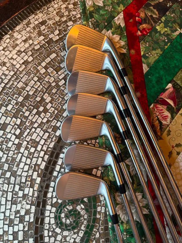 Titleist T150-T200 2023 Combo set LH in Golf in Oshawa / Durham Region - Image 7