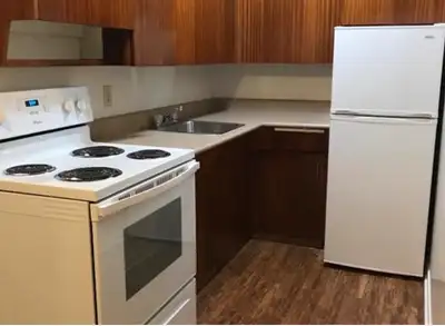 ** ELMWOOD AREA ** SMALL 1 BDRM **