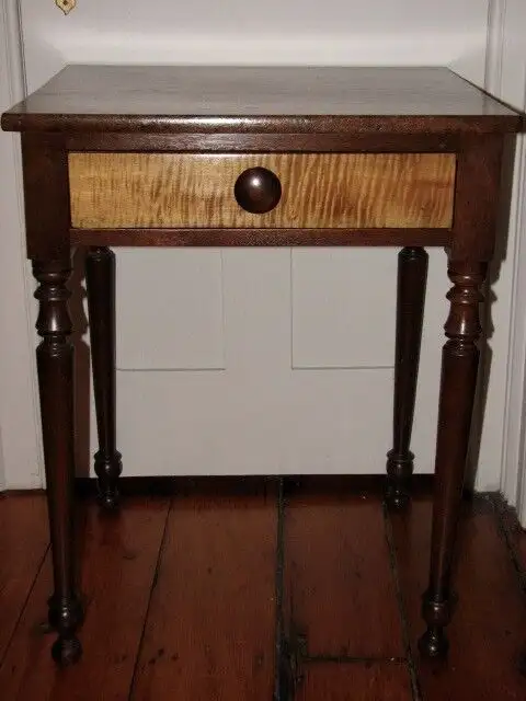 Antique 19th Century Sheraton Walnut Lamp Table with Tiger Maple in Other Tables in Guelph - Image 3