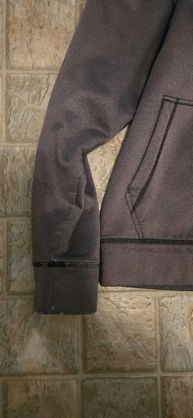 Under Armour Hoodie in Men's in Cole Harbour - Image 3