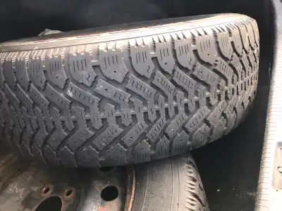 4 Winter Tire on RIM Brand Good Year are in very Good Condition selling because got wrong size for m...