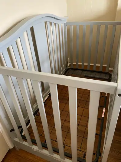 Graco Crib Pebble Grey, View more