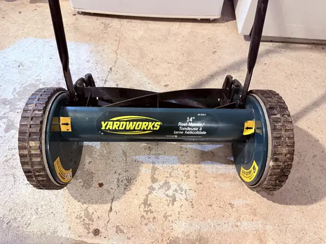 Yardworks 14" Reel Mower in Lawnmowers & Leaf Blowers in Markham / York Region - Image 3