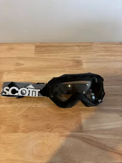 I’m good condition and adjustable strap.