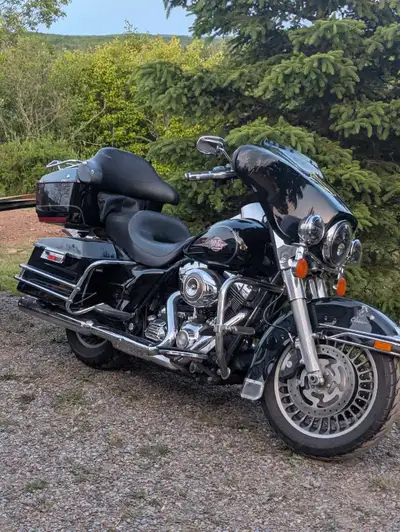 2009 FLHTC Harley Davidson Electra Glide Classic. 54,000km. 96CI Twin Cam engine, 6 speed trans. Dro...