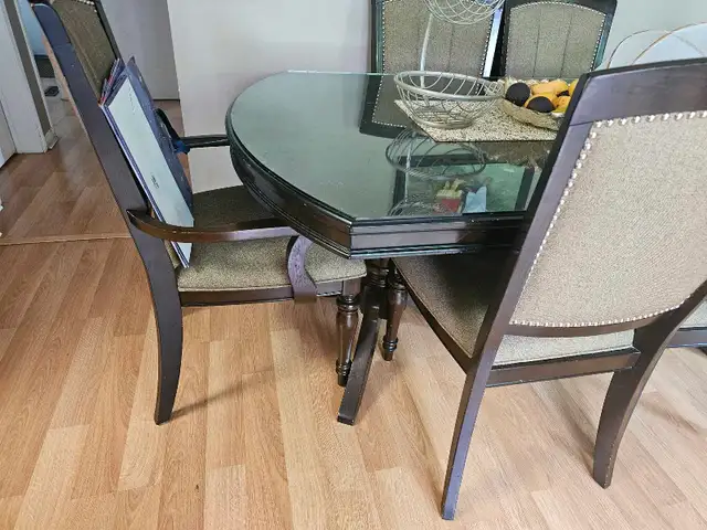 dinning table with 6 chairs  in Dining Tables & Sets in Barrie - Image 3