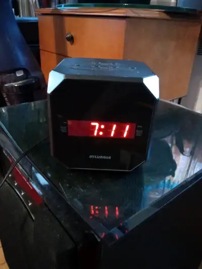 SYLVANIA SCR1420 DOUBLE ALARM RADIO CUBE CLOCK , View more