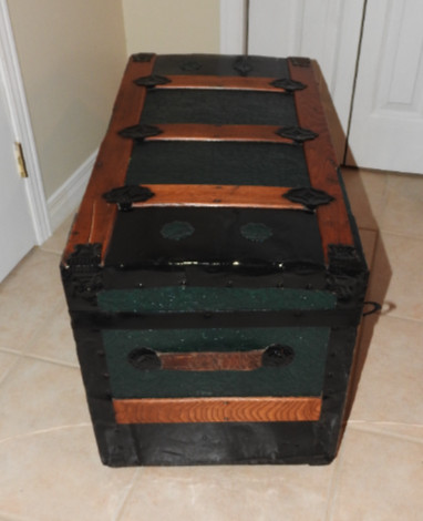 Antique embossed metal steamer  trunk in Arts & Collectibles in Ottawa - Image 2