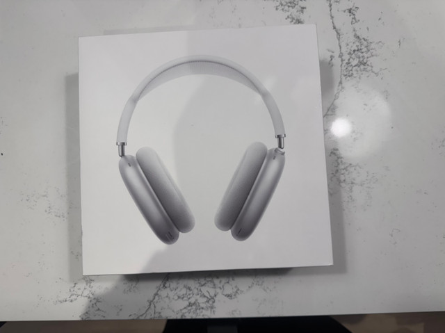 Apple AirPods Max (White) – Hardly Used, Box Included! in General Electronics in Cambridge - Image 4