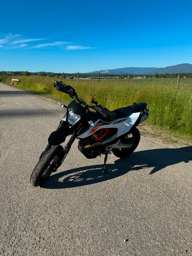 KTM Super Moto - SMC R 690 in Street, Cruisers & Choppers in Vernon - Image 5