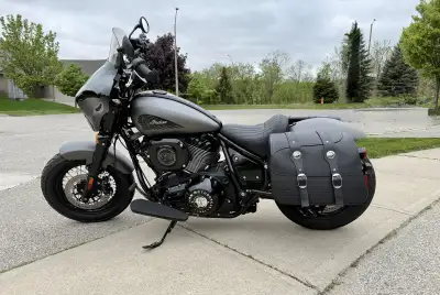 2022 Indian chief bobber dark horse in titanium smoke. This bike is in immaculate condition, 1209 km...