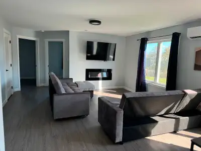 A beautiful 2 bedroom 2 full bathroom duplex unit is available for retirees or professional. The kit...