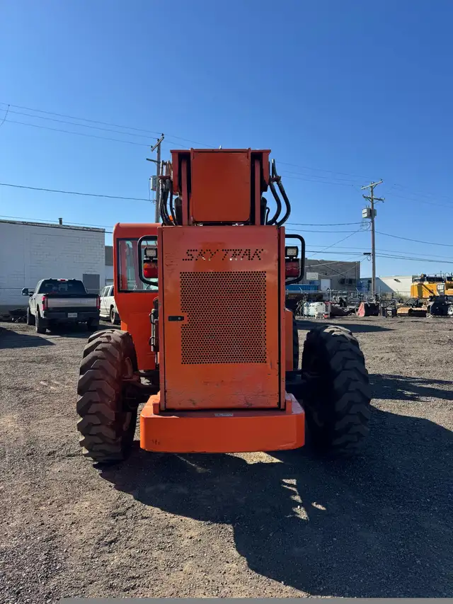 2006 JLG Skytrack 8042 in Heavy Equipment in Saskatoon - Image 4