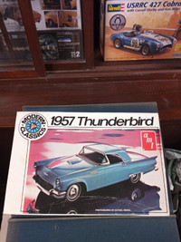 AMT Modern Classics '57 Thunderbird 1:25 Model Kit #T392