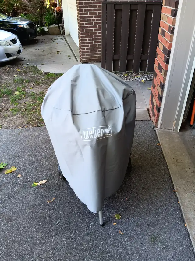Weber Charcoal BBQ in BBQs & Outdoor Cooking in City of Toronto - Image 4