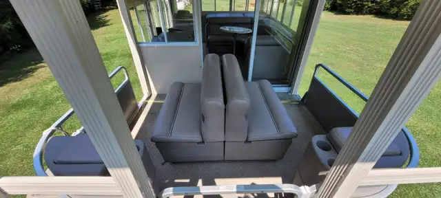 20'PONTOON HOUSE BOAT-50HP YAMAHA 4STROKE-TRAILER OPTIONAL $3000 in Powerboats & Motorboats in Brantford - Image 5