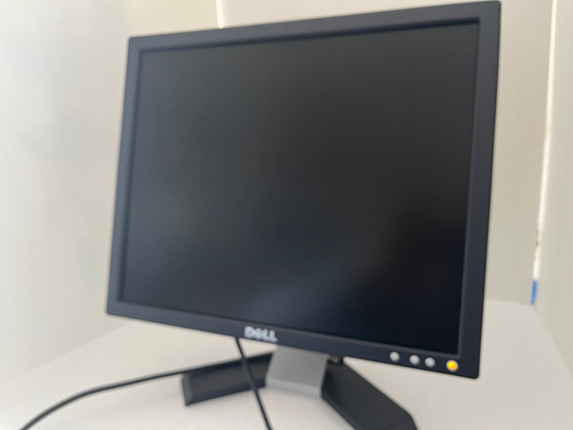 Dell 17 inch computer monitor in Monitors in Markham / York Region - Image 3