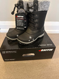 Brand new Baffin Avery Kids Youth Boots size 3