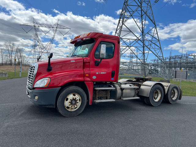 Cascadia Freighliner 2015…  125 … 288.000 km dans Camions lourds  à Longueuil/Rive Sud - Image 2