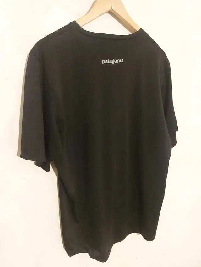Patagonia Tshirt - XL in Men's in City of Toronto - Image 3