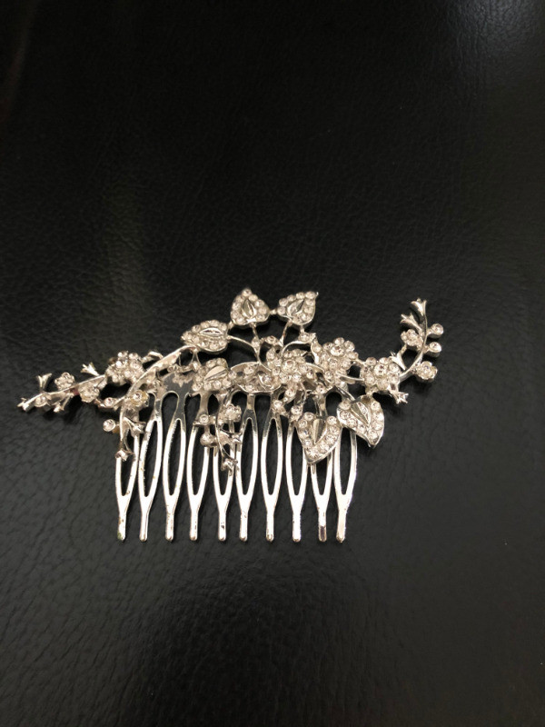 Hair Accessory - Diamond Comb and Belt Accessory in Jewellery & Watches in Kingston